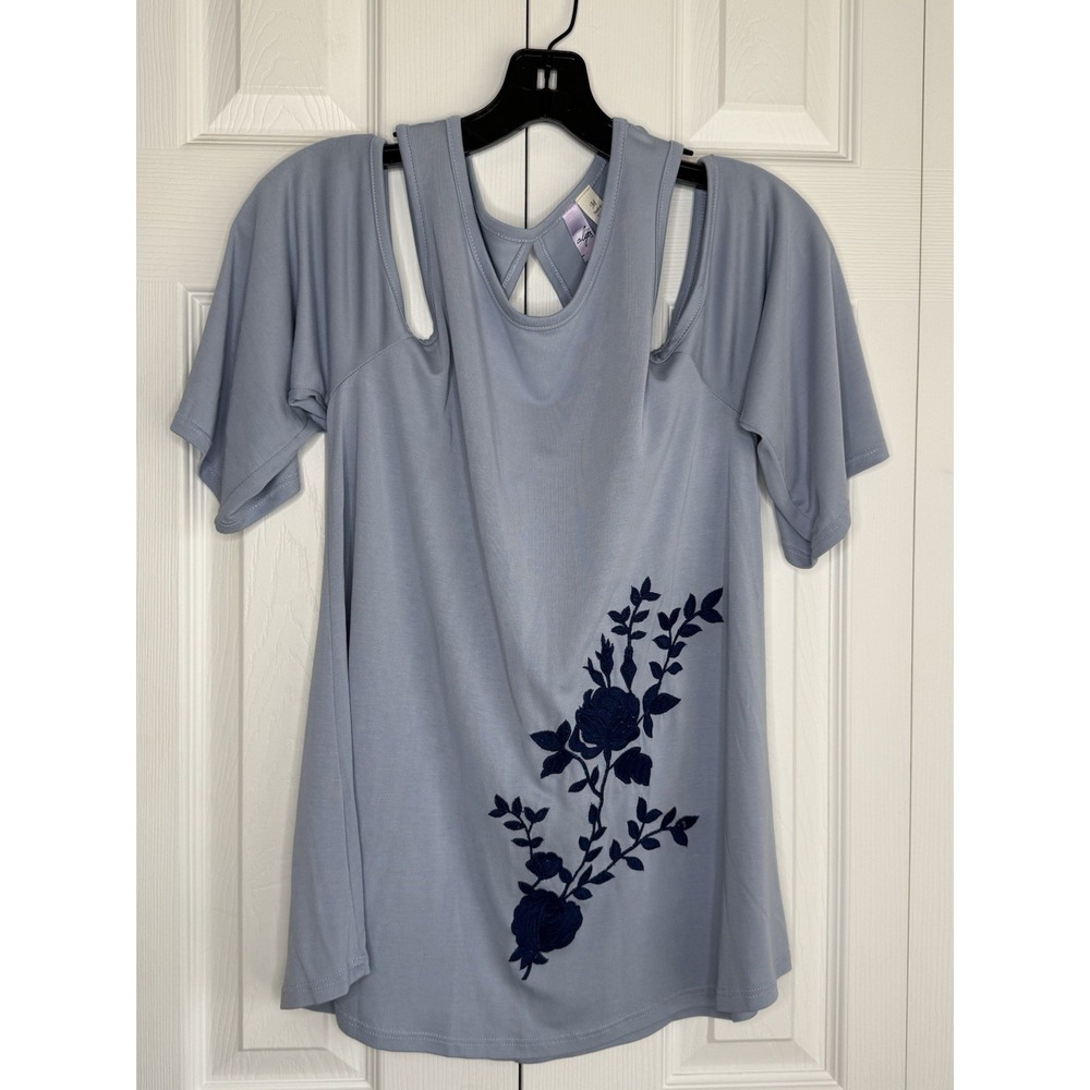 Alya Blouse Cold Shoulder Floral Embroidered Keyhole Back Soft Blue Cottage Sz M